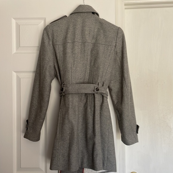 Gorgeous gray wool Banana Republic winter coat.  Size medium. Excellent - Picture 2 of 8